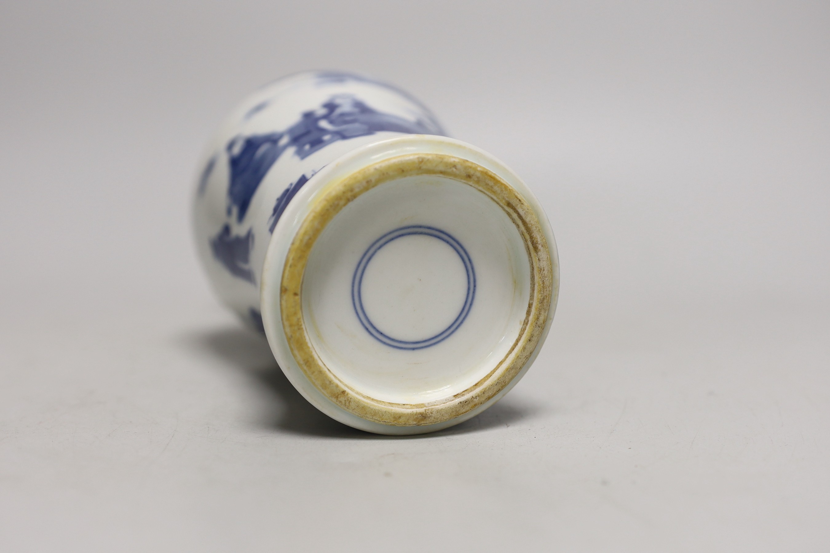 A Chinese blue and white vase, 20cm